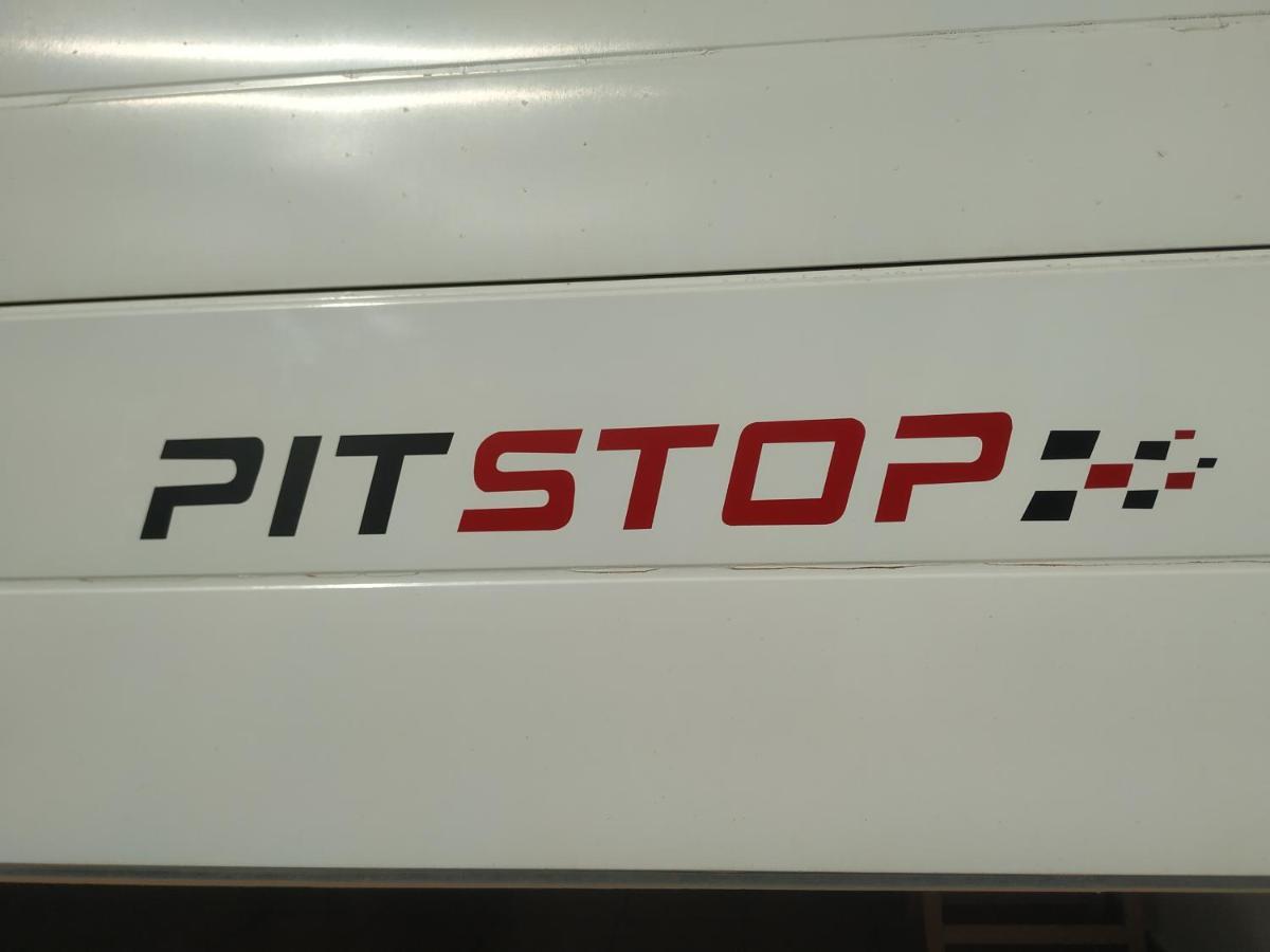 Pit Stop *